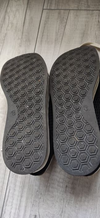 Продам кожаные кроссовки,за 180гривен