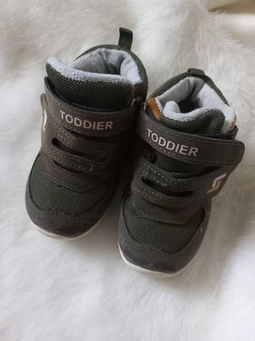 Продам дитячі кросівки