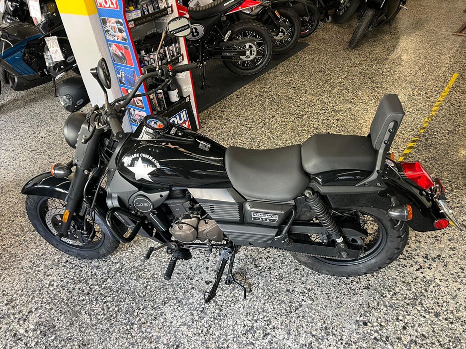 UM Renegade Commando 125 cc Uma cruiser Americana de estilo