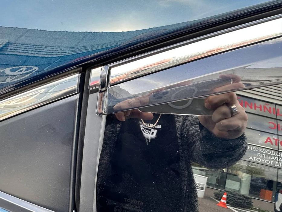 Ветровики с хромом.для всех авто.наличие в описании