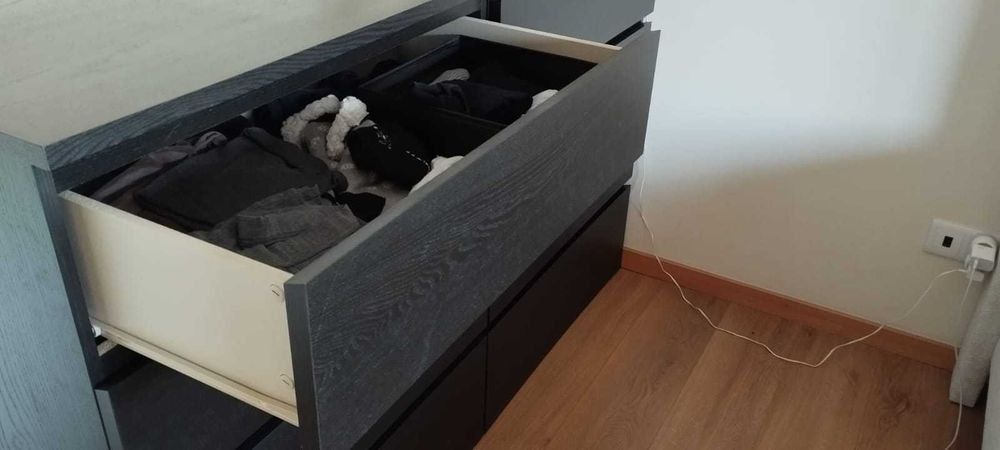 Duas cómodas MALM IKEA pretas