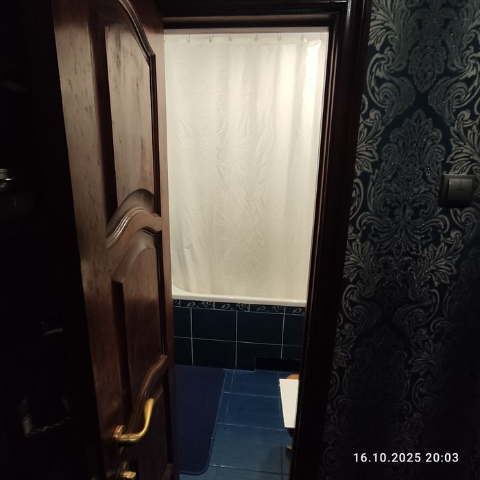 Здам кімнату дівчині/молодій жінці (можна з котиком) на Троєщині.