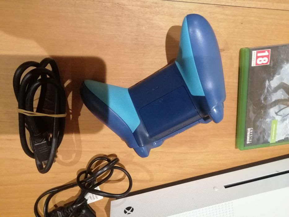 Xbox one s + Tomb Raider