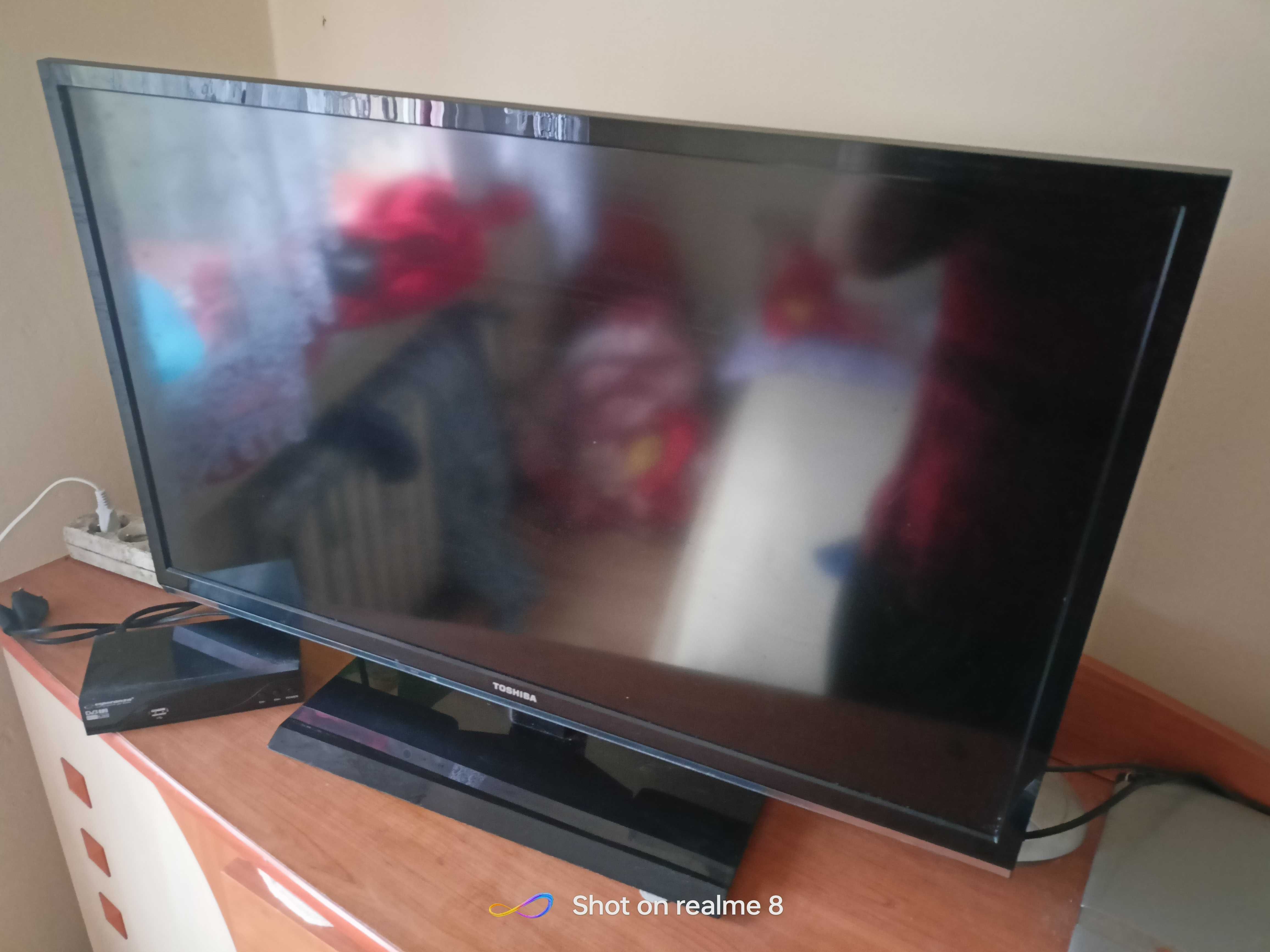 Tv 32 cale Toshiba wraz z dekoderem