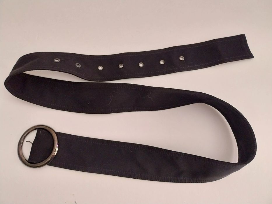 Cinto preto ajustável, em tecido, para calças ou vestidos