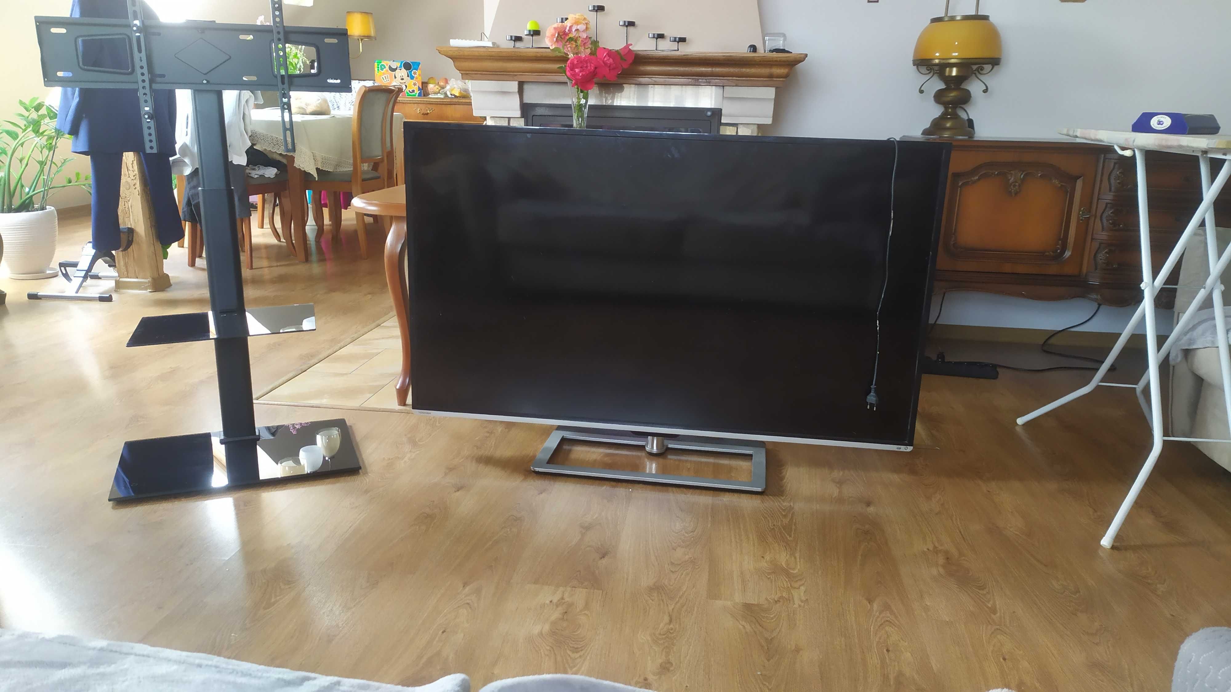 Telewizor Toshiba 58 cali + stojak