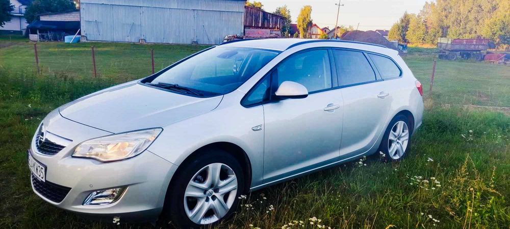 opel astra sports tourer 1.4 2011r.