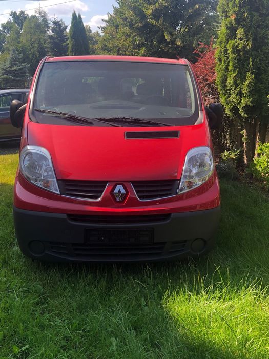 Wynajem Busa 9 osobowy RENAULT TRAFIC 2’o