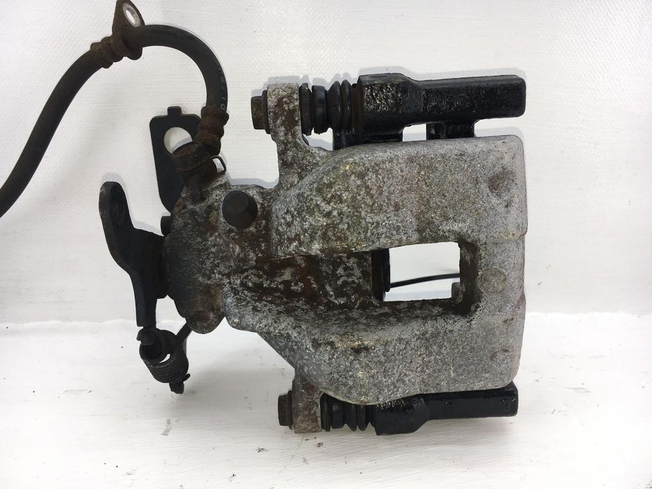 Суппорт задній правий TOYOTA AVENSIS T27 2009-2011 47830-05030