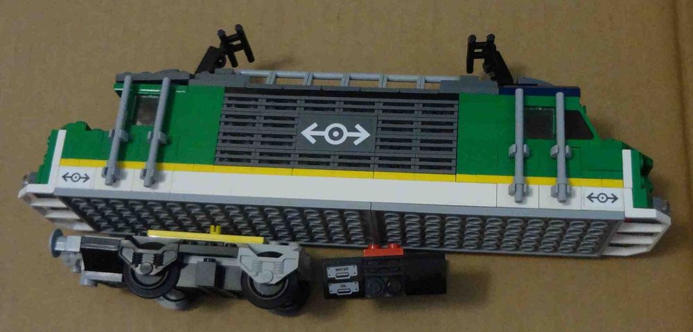 Лего поезд LEGO Cargo Train 60198 оригинал