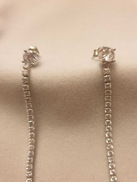 Długie srebrne kolczyki z cyrkoniami