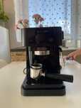 Ekspres kolbowy DeLonghi