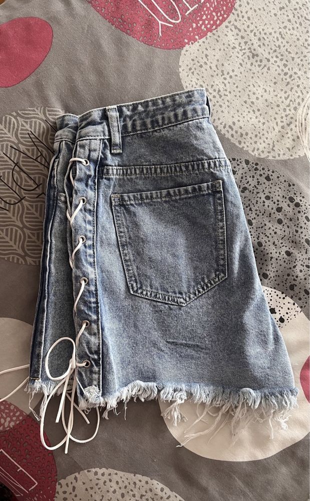 Calção jeans rasgados