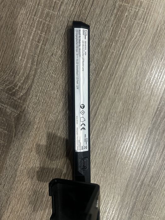 Lampa doswietlajaca monitor