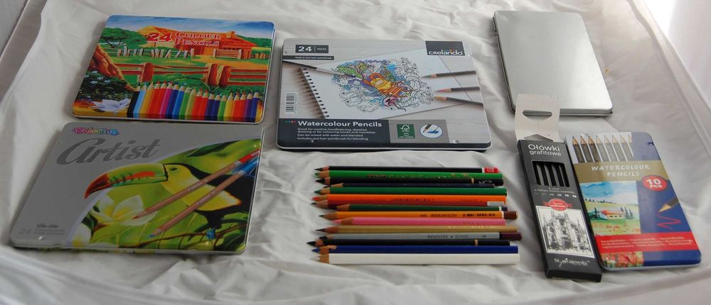 mega zestaw artystyczny - ołówki, kredki zwykłe i akwarelowe