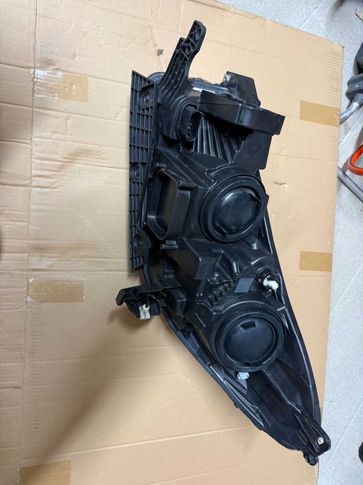 Lampa prawy przód Ford Escape/Kuga Mk2 Lift igła oryginał USA