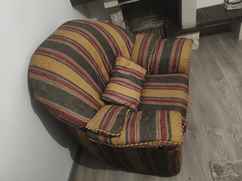 Conjunto de Sofás 2+1+1 – Bom Estado