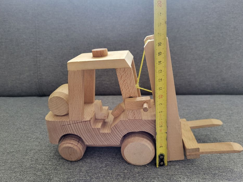 Drewniany wózek widłowy zabawka