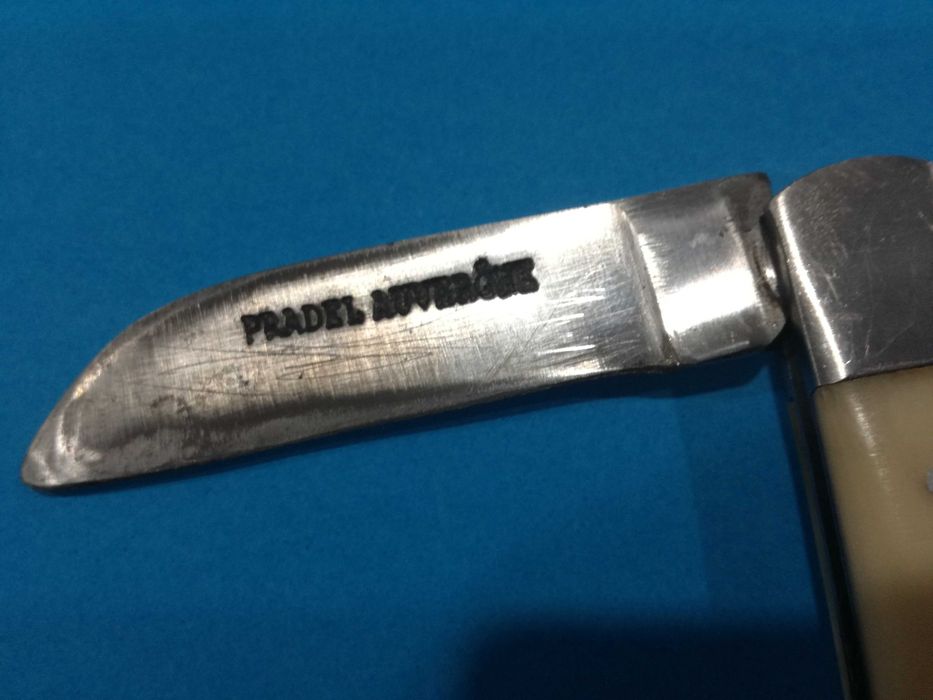 Canivete de Coleção "Pradel Auvergne"  Cabo em Osso? Baquelite?