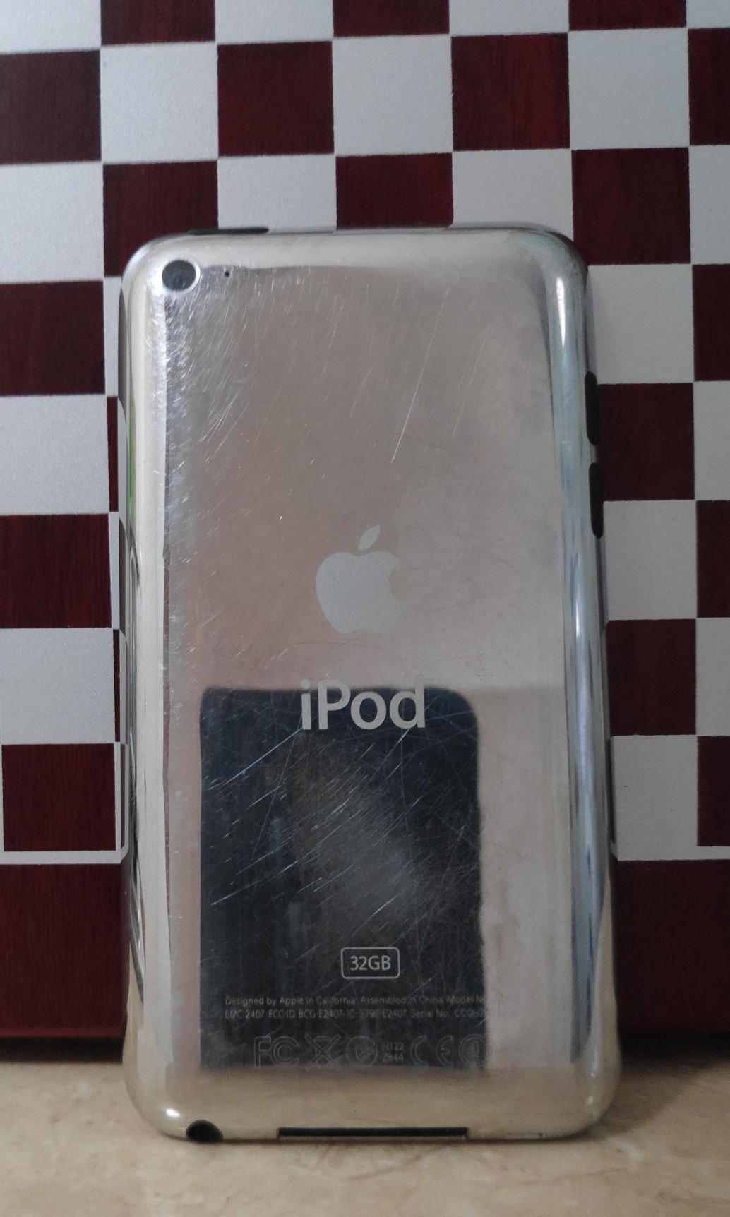 Ipod touch 4 gen 32gb + kabel