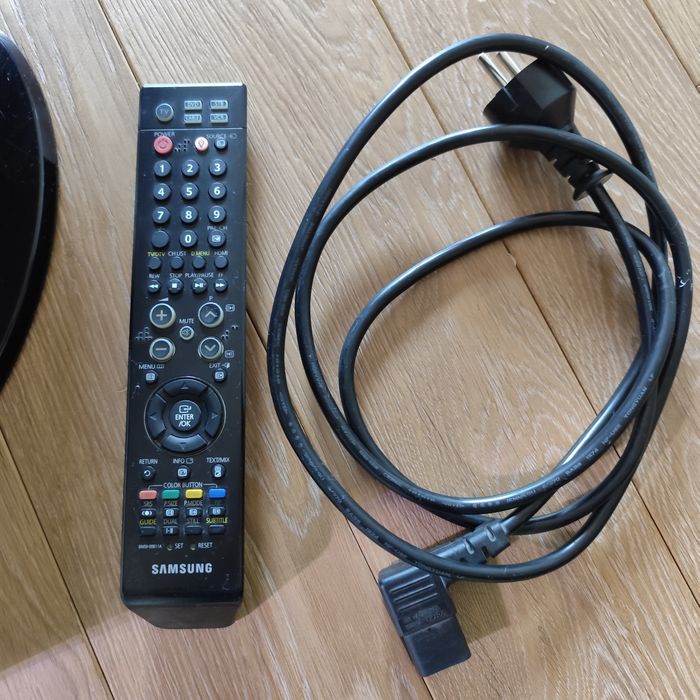 Telewizor Samsung 19", pilot, przewód zasilajacy