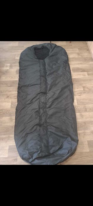 Продам спальний мішок чорний