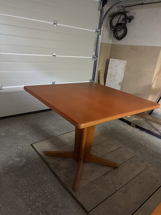 Używany stoł modrzew 90x90