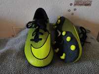 Buty sportowe korki dla chłopca Nike noeon