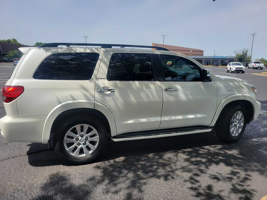 Toyota Sequoia      2014