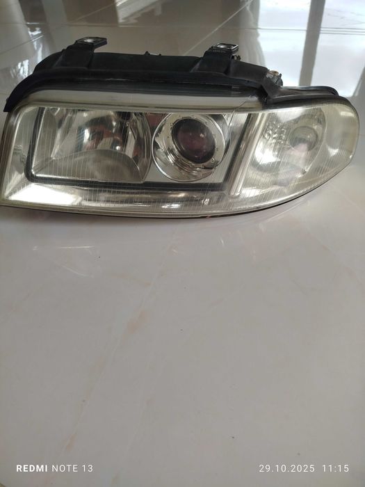 Lampa przód lewa  A4 B5 FL