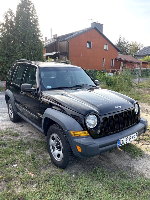 Jeep Liberty Sport 3.7 B+G naped tyl