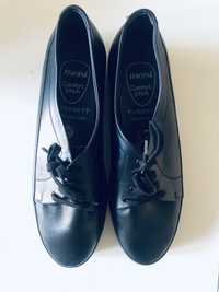Nowe buty 43 skóra naturalna damskie czarne półbuty na wiosnę