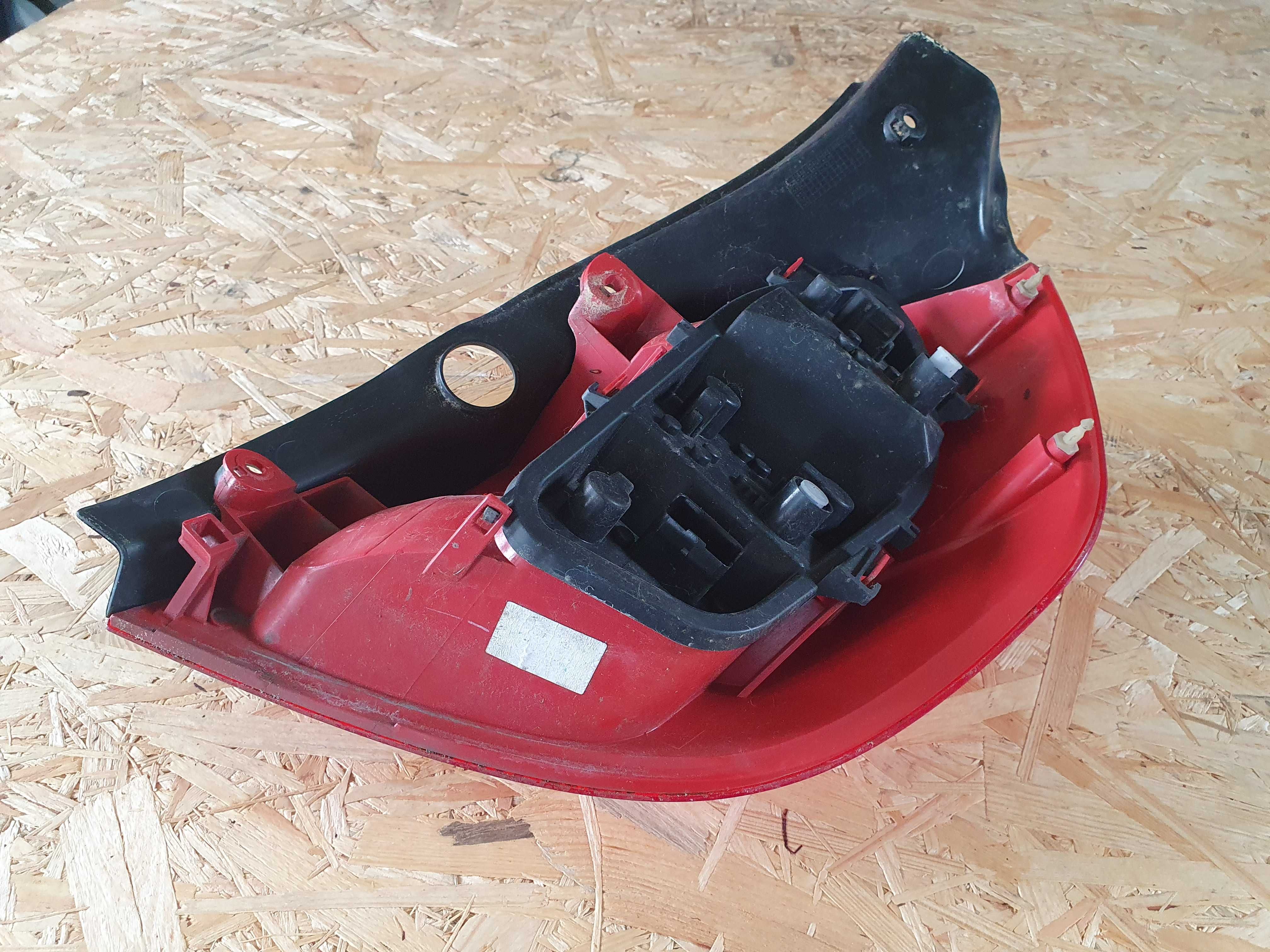 Lampa tył tylna lewa Renault Clio 3 III 3 drzwi 06 rok europejska