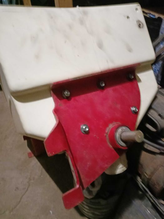 Бачок ящик для міндобрив СУПН КРН