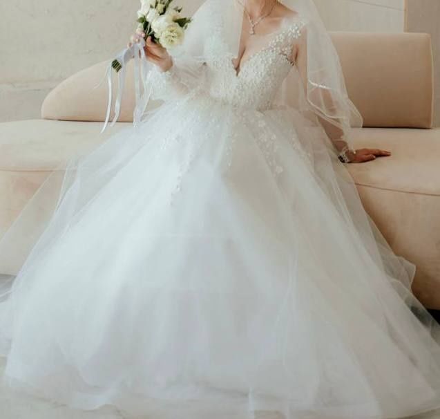 Весільна сукня Повноцінний розмір L