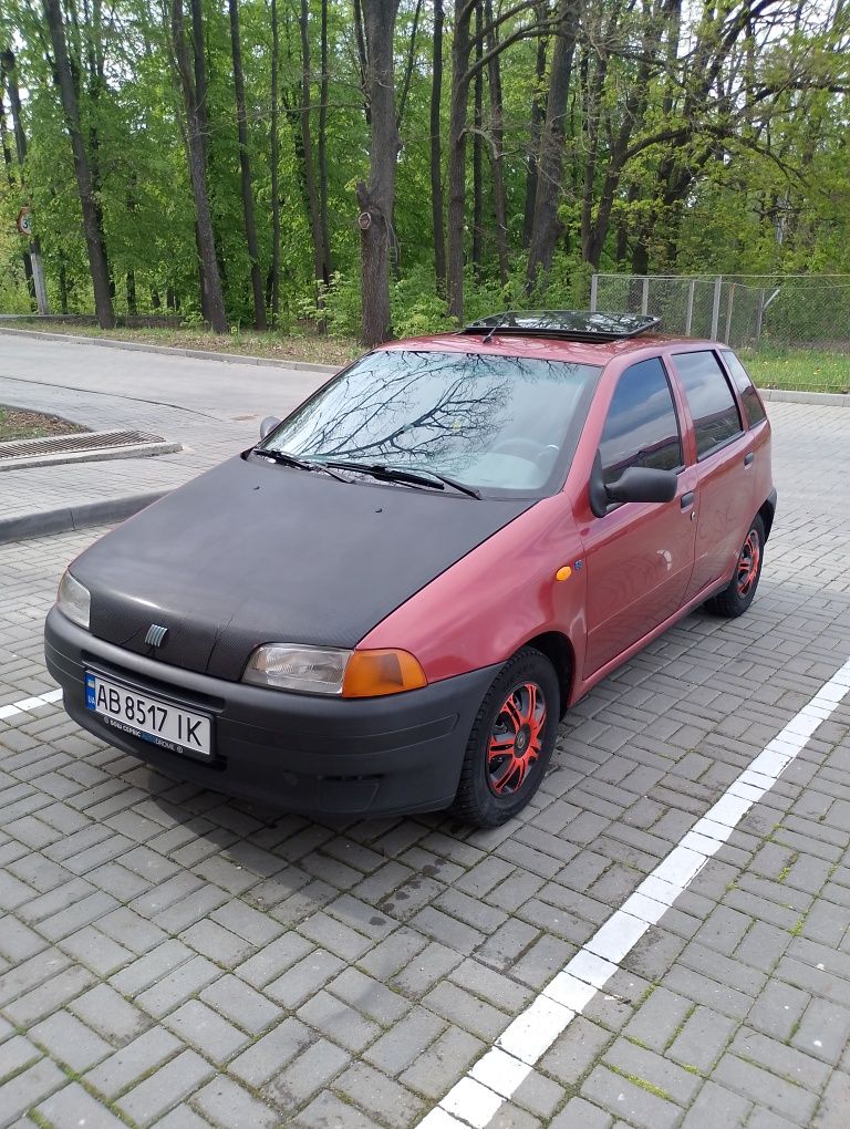 Економний автомобіль Fiat Punto S