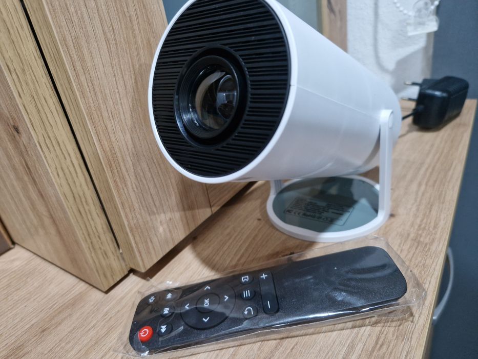 Projector de cinema HD.  Novo