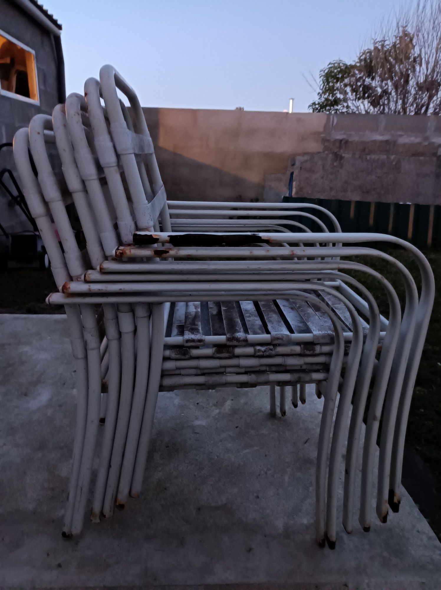 Mesa de jardim com cadeiras