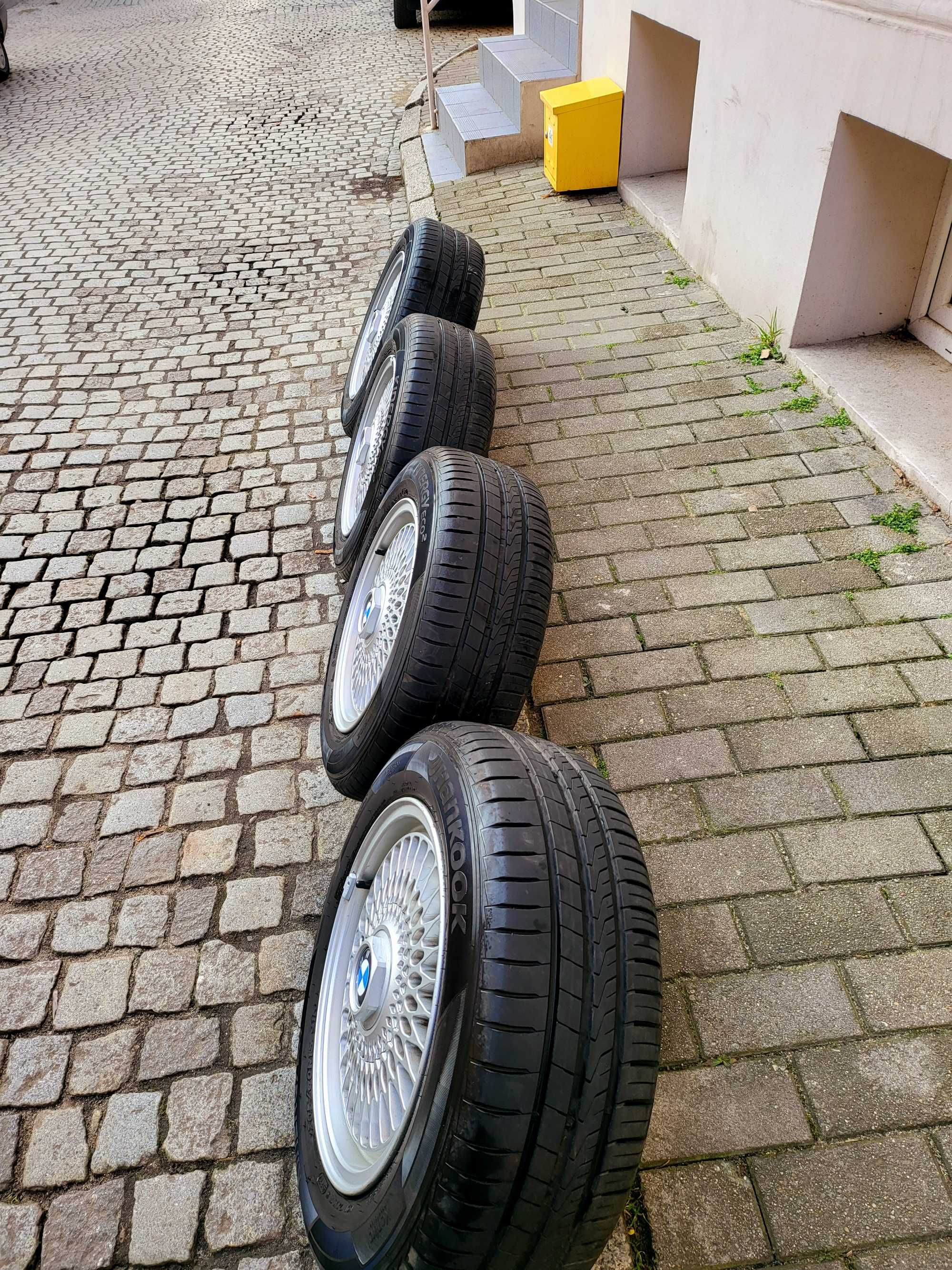 KOMPLET Felgi BMW 15" 5x120  ET47  7Jx15H2 + Hankook 205/65