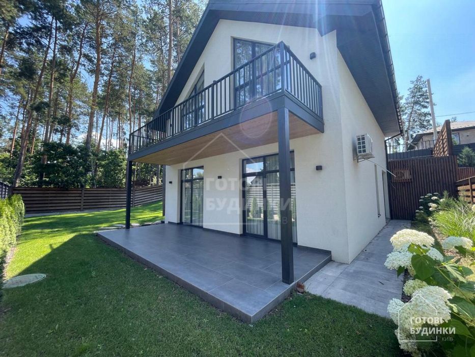 Сучасний будинок серед соснового лісу в КМ Нова Ходосівка