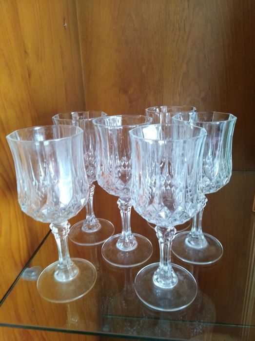 Copos de vinho de champanheda e de água cristal de arques