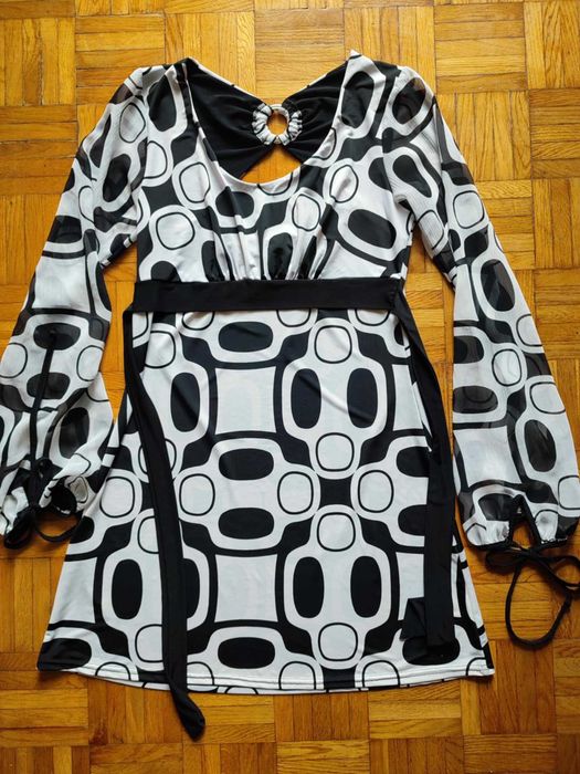 Czarno-biała sukienka z geometrycznym wzorem Rozm. S/M