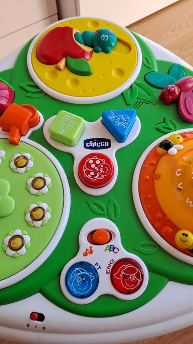 Mesa atividades bilingue Chicco