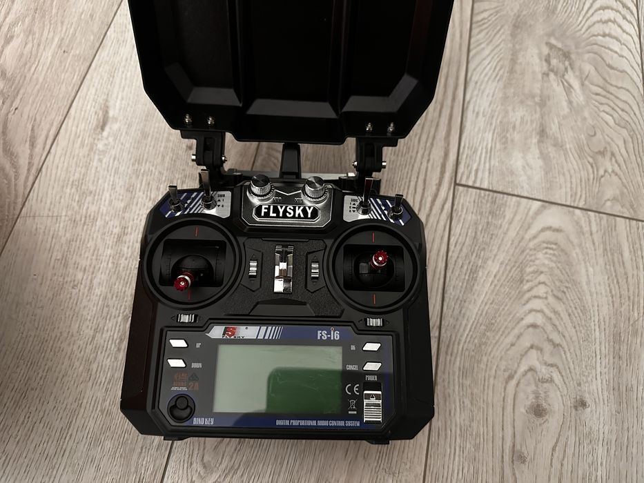 Якісний кораблик з GPS та глибиномір!