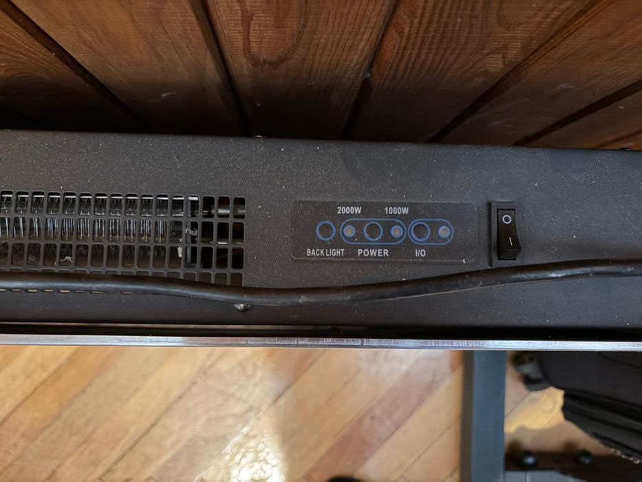 Elektryczny kominek LED z funkcją grzania