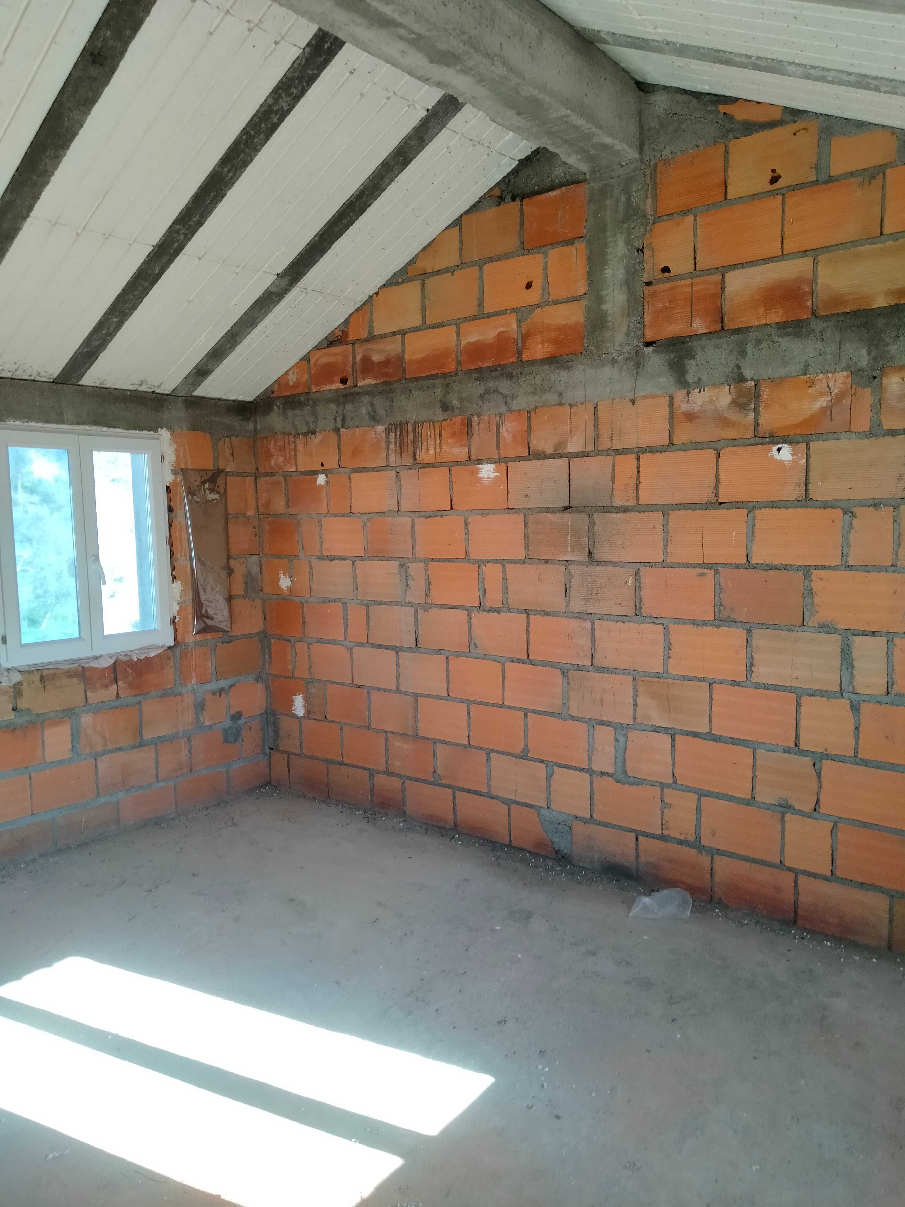 Casa em Descoberto, Fundão - Vende-se.