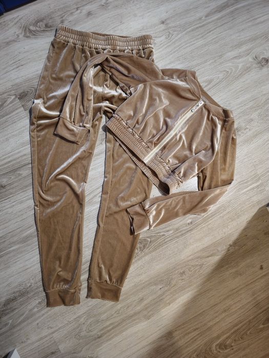 Komplet złotobeżowy S nowe welur