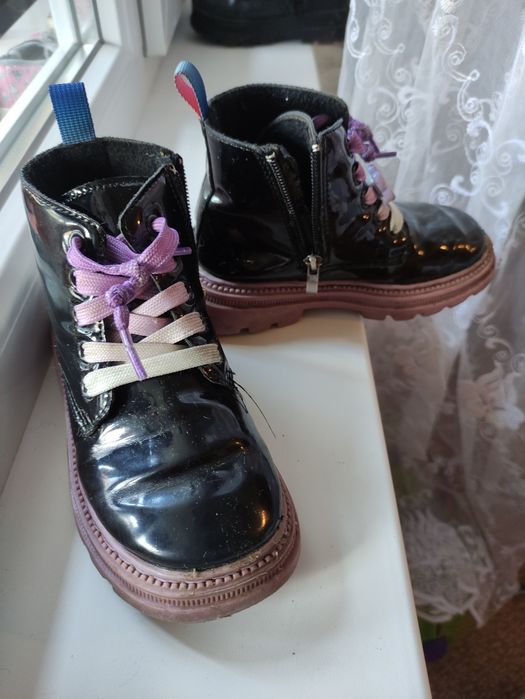 Лакові ботінки для дівчаток