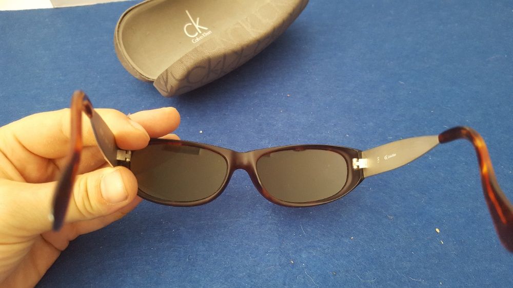 Óculos de sol da Calvin Klein, originais com caixa própria.