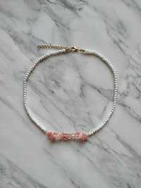 Naszyjniki z perłami i różowymi kamyczkami trendy pinterest cottagecor